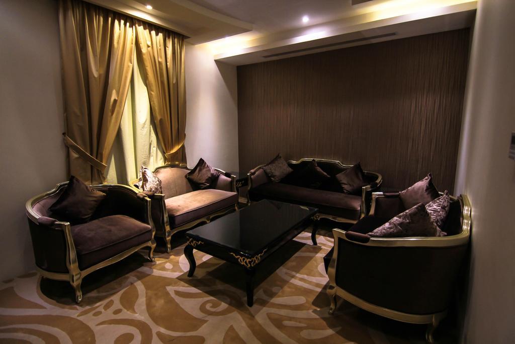 Rest Night Serviced Apartments- Alhamra Ar Riyad Camera foto A living room in a hotel