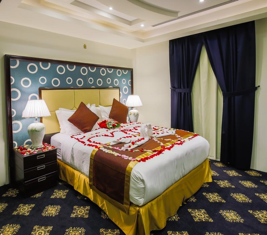 Rest Night Serviced Apartments- Alhamra Ar Riyad Esterno foto A bedroom in a hotel