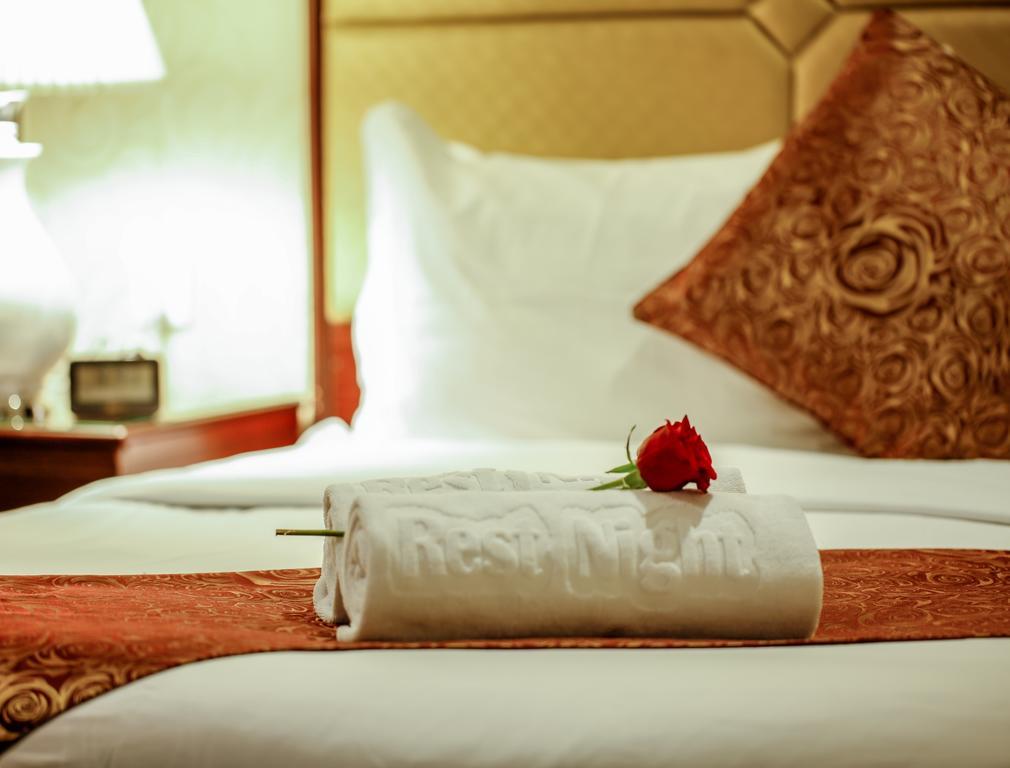 Rest Night Serviced Apartments- Alhamra Ar Riyad Esterno foto A rolled towel on a bed