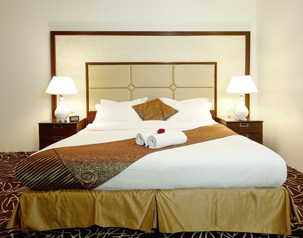 Rest Night Serviced Apartments- Alhamra Ar Riyad Esterno foto A bed