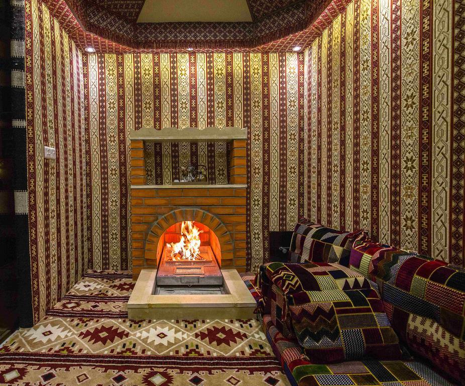Rest Night Serviced Apartments- Alhamra Ar Riyad Esterno foto A majlis with a fireplace