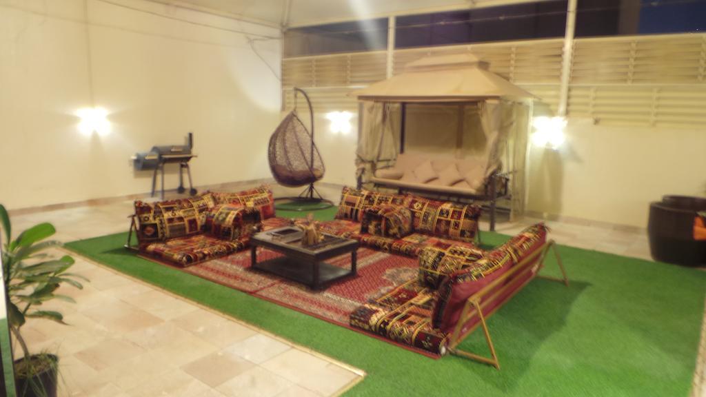 Rest Night Serviced Apartments- Alhamra Ar Riyad Esterno foto A majlis in a hotel in Dubai